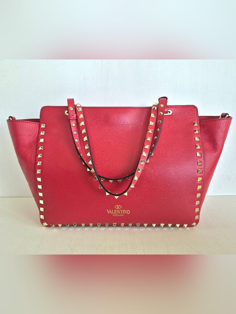 Valentino Garavani Red Rockstud Trapeze Leather Tote